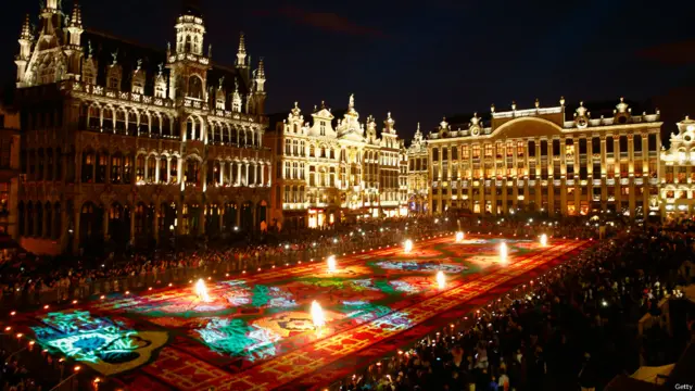 برسلز میں سالانہ منعقد ہونے والی یہ تقریب 50 سال پہلے بیلجیئم میں آنے والے ترک آباد کاروں کی یاد میں منائی جاتی ہے۔ 