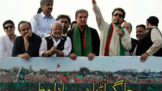 عمران خان پر ښاغلي شريف غږ وکړ چې له خپلې دندې دې مستعفي شي