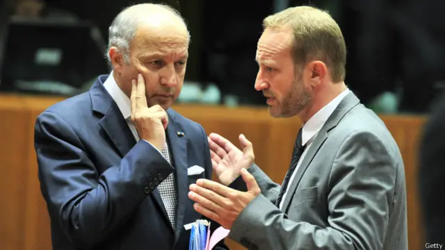 ہنگامی اجلاس فرانس کی جانب سے طلب کیا گیا تھا جس کے وزیرِ خارجہ نے عراق میں جاری کشیدگی پر یورپ کی خاموشی کو تنقید کا نشانہ بنایا