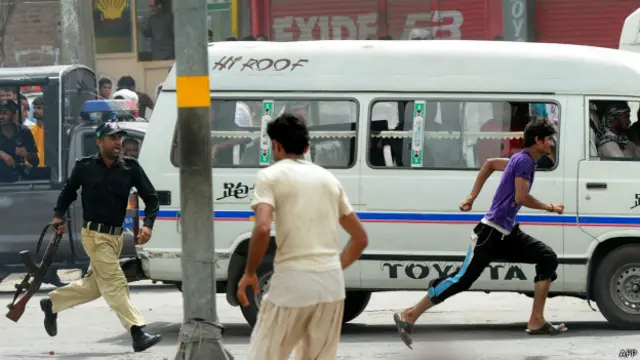 ۔۔۔ گوجرانوالہ میں تحریک انصاف اور مسلم لیگ نون کے کارکنوں میں تصادم کے بعد سیاسی ہچل میں اضافہ ہوا ہے