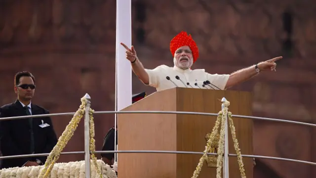 लाल किले की प्राचीर से देश को संबोधित करते प्रधानमंत्री नरेंद्र मोदी