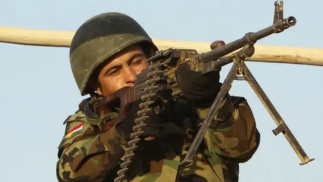 قوات البمشمركة الكردية في محاولة لوقف تقدم مسلحي تنظيم الدولة الإسلامية