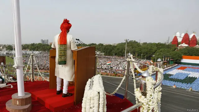 लाल क़िले से भाषण करते नरेंद्र मोेदी
