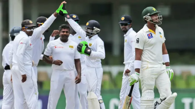 خرم منظور اپنی غلطیوں سے سبق سیکھنے کے لیے تیار نہیں اور شاید وہ اس میچ کے بعد یہ گلہ کرنے میں بالکل حق بجانب نہیں ہوں گے کہ انھیں کیوں ڈراپ کر دیا گیا ہے؟۔