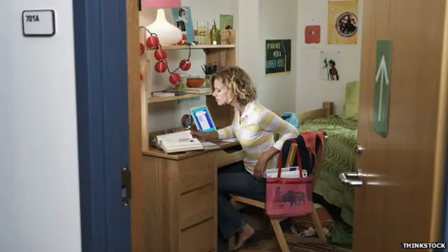 难以负担生活费的学生可能会被迫借高利贷，甚至退学。