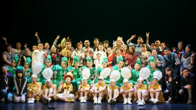 北京景山學校參演《綠野仙蹤》全體師生合影