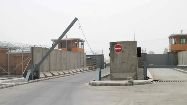 با توجه به خروج نیروهای بین‌المللی تا پایان سال ۲۰۱۴ و محدود شدن کمک‌ها به نظر می‌رسد که مقام‌های افغان باید دنبال راهی دیگر برای تامین سوخت این فرودگاه باشند