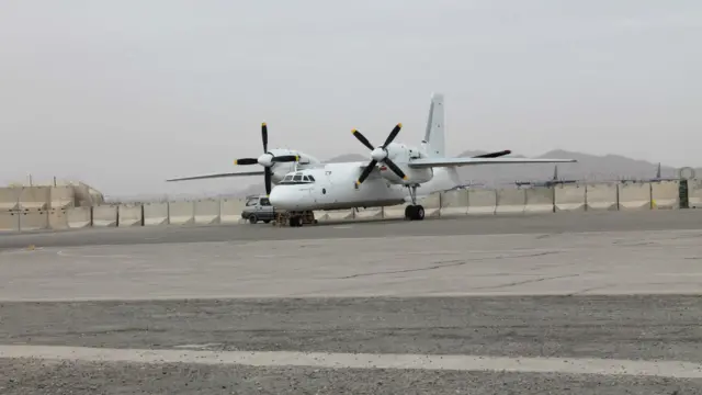 قندهار که در طول سال فقط یک ماه هوای ابری دارد، توجی برخی از شرکت های هواپیمایی‌ داخلی و بین‌المللی را برای سرمایه گذاری و آغاز پروازهای رفت و برگشت به قندهار جلب کرده است.