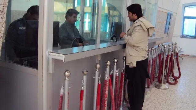 مسئولان محلی می‌گویند که فرودگاه قندهار در حال حاضر چهل ایستگاه برای هواپیماها دارد و هزاران هکتار زمین برای توسعه.