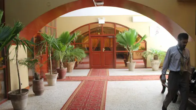 سوخت این فرودگاه توسط نیروهای آمریکایی مستقر در افغانستان تامین می‌شود و برای فعال نگه داشتن این فرودگاه دستگاه‌های تولید برق نفتی روشن است.