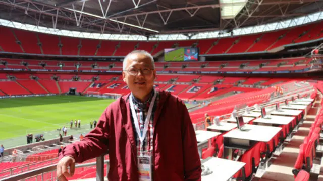 郑贵东在温布利足球场：一旦做过广播心里就有了一个情结