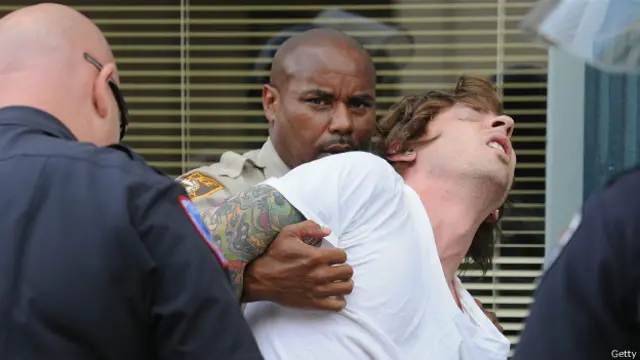 Ferguson, arresto de manifestante