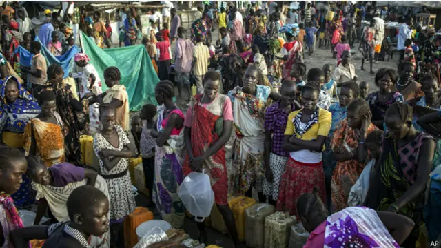 تكدس أكثر من أربعين ألف مدني في قاعدة للمنظمة الدولية في مدينة بنتيو