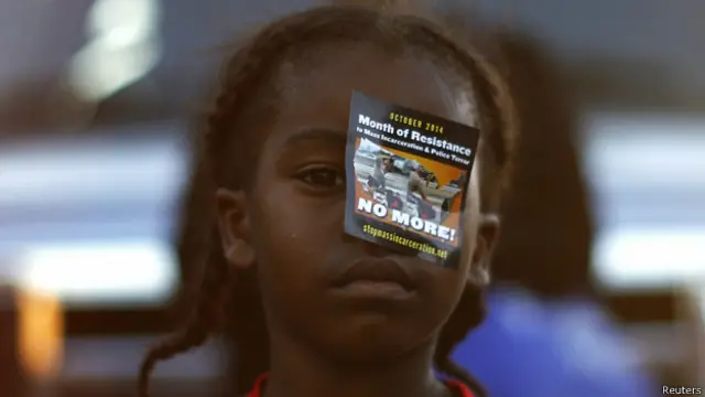 manifestante por el caso en Missouri