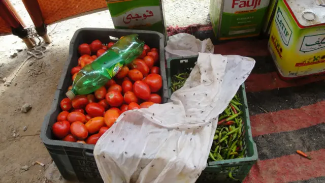 شہر میں مچی اِس ہلچل کے سبب کیٹررز کو تازہ سبزی اور گوشت کی قلت کا سامنا ہے مگر وہ اِس بات پر خوش ہیں کہ جون جولائی میں مندی رہنے کے بعد اب انکا کاروبار چل پڑا ہے