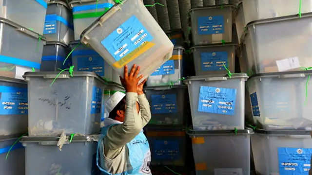 د ټاکنیزو شکایتونو کمېسيون په خپلې لومړۍ علني غونډې کې د اشرف غني احمدزي د ټاکنیزې ډلې ۲۵ شکایتونه وارزول