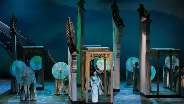 該劇之所以選擇愛丁堡作為世界巡演的首站，據信是因為該劇的創作人員最初的靈感來自一次對愛丁堡的走訪。