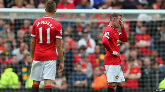 Rooney ghi bàn gỡ hòa nhưng không cứu được United