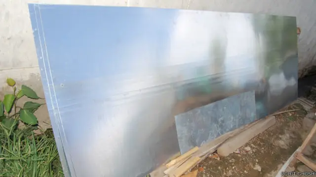 नाव बनाने के काम में इस्तेमाल होने वाली लोहे की चादर