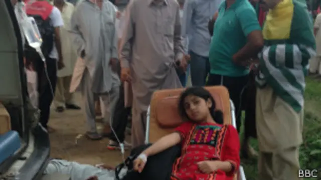 آزادی مارچ میں نجی ایمبولینس گاڑیوں بھی موجود ہیں