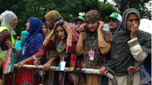 طاہر القادری کے انقلاب مارچ میں خواتین کا خاصی تعداد موجود ہے