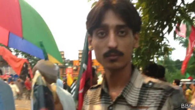 ’اپنا انتظام خود کرنا ہے۔ پوسٹر اس سے اتارا کے بارش میں کام آئے گا‘