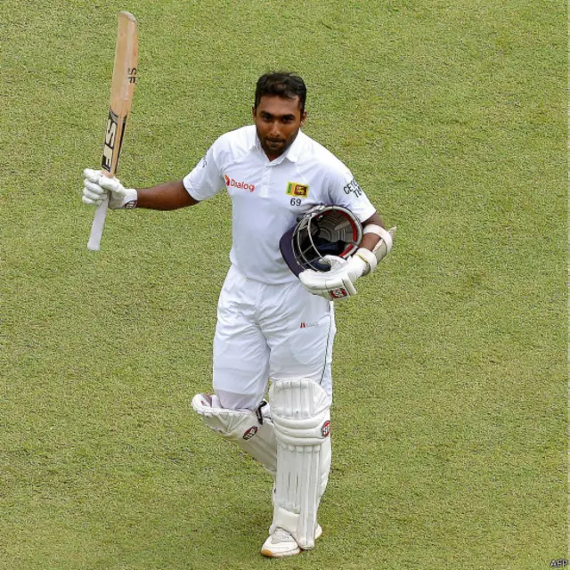 سری لنکن بلے باز مہیلا جے وردھنے کا یہ آخری میچ یادگار ثابت ہوا۔ انھوں نے دوسری اننگز میں نصف سنچری بنا کر اپنی ٹیم کو مشکل سے نکال کر جیت کر قریب کر دیا۔ 