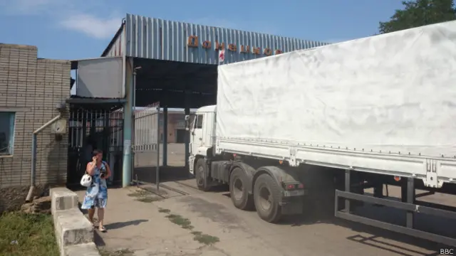 Грузовик въезжает на КПП