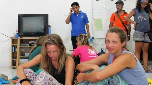 在龍目島的搜救官員告訴BBC，10個倖存者是來自英國、新西蘭、西班牙、法國、德國和荷蘭的遊客。