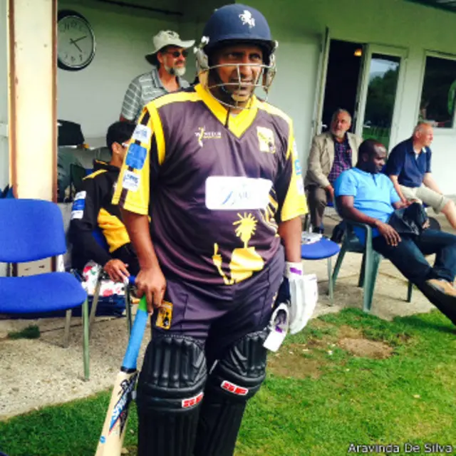 අරවින්ද පිටියට යාමට සුදානමින්.