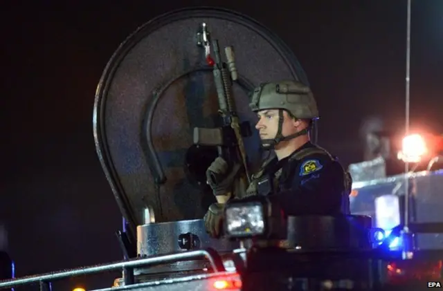 نشرت السلطات أفراد الأمن في ولاية ميزوري في أعقاب اضطرابات وأعمال نهب