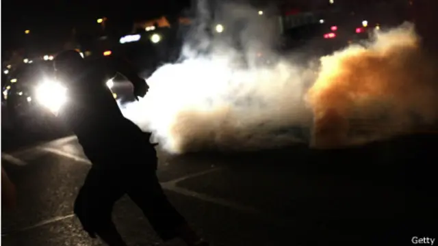 درگیری پلیس و تظاهرکنندگان در شب یکشنبه