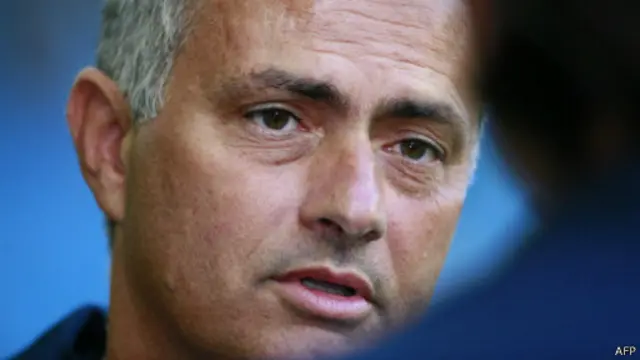 Mourinho yakin Fabregas dan Costa dapat menutupi kelemahan barisan penyerangnya.