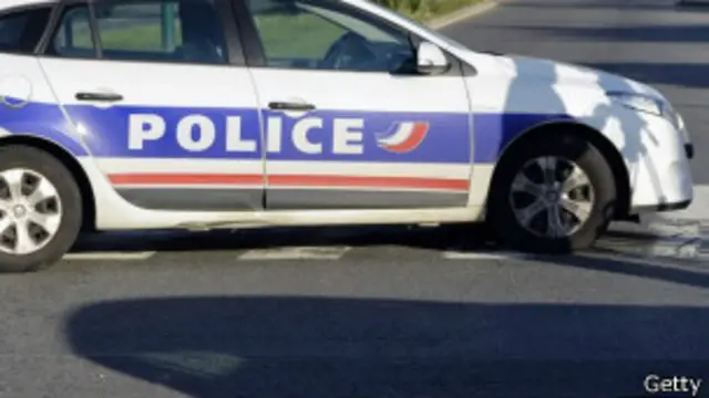 اطلاعات کے مطابق قافلہ سعودی سفارت خانے سے ایک مقامی ہوائی اڈے کی طرف جا رہا تھا