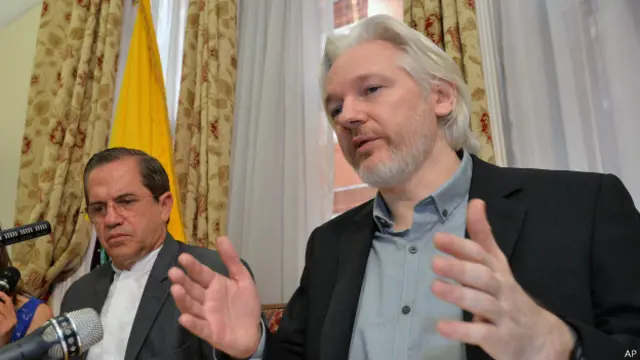 Джулиан Ассанж в посольстве Эквадора