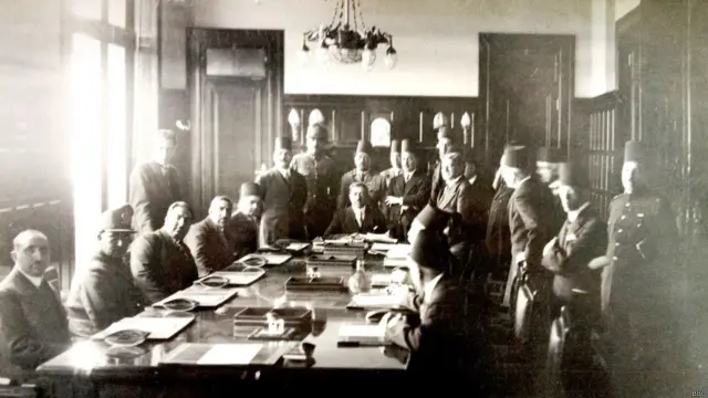 هغه له اروپا نه تر ستنېدو وروسته خپلو لوړپوړو حکومتي چارواکو،‌ کارکوونکو او د لویې جرګې استازو ته د خپلې لاسته راوړنې په اړه معلومات ورکړل.‌