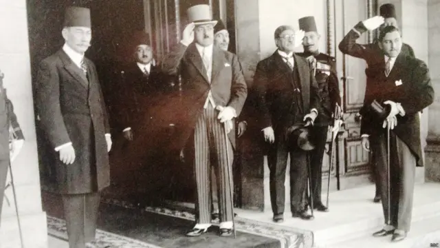 ‌امان الله خان اروپا ته د سفر پرمهال مصر ته هم ورغی او د مصر د پاچا ملک فؤاد بندر کې،‌ چې په پورټ سعید مشهور دی، د ده هرکلی وکړ.