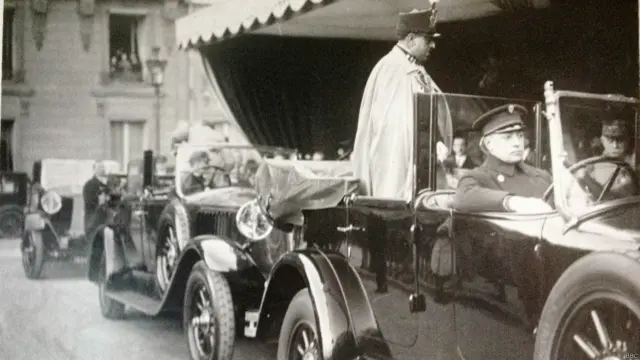 غازي امان الله خان د ستنېدو پرمهال، تهران نه هرات ته بیا له غزني نه کابل ته خپل سفر پخپل موټر کې رالنډ کړ او پر لار یې د هرات،‌ فراه او کندهار خلکو هرکلی وکړ.