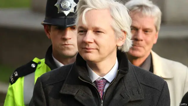 जूलियन असांज