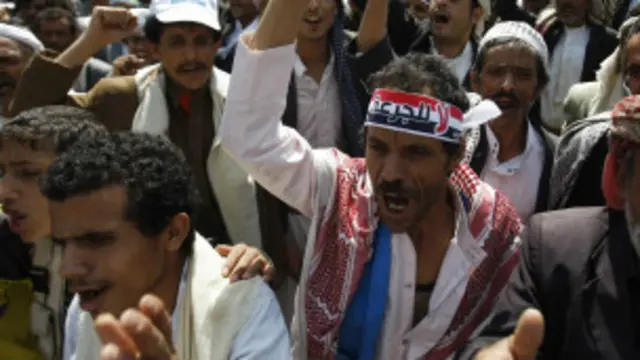 مظاهرات في صنعاء للمطالبة بالتراجع عن زيادة أسعار المحروقات