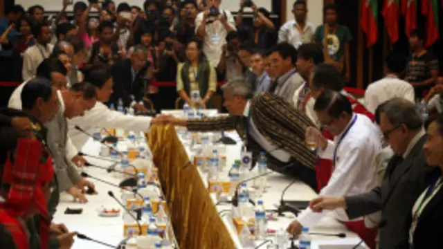 အစိုးရ၊ တိုင်းရင်းသားလက်နက်ကိုင်အဖွဲ့တွေနဲ့ နိုင်ငံရေးပါတီတွေ အမြင်ဖလှယ်