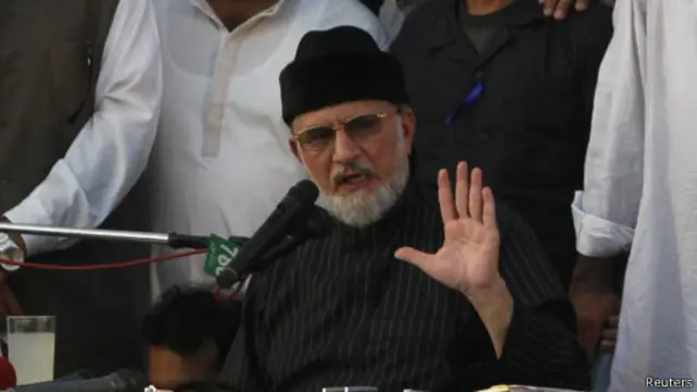 ڈاکٹر طاہر القادری کی جماعت پاکستان عوامی تحریک نے اسلام آباد میں دھرنا دے رکھا ہے