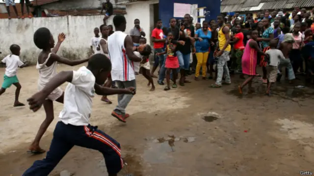 لائبیریا کے ایک وزیر نے بتایا ہے کہ صحت کے مرکز پر حملہ خوف کے نتیجے میں کیا گیا تھا