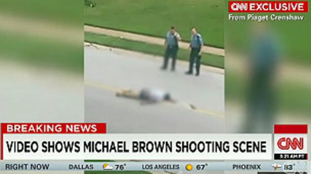 El cadáver de Brown en el video de la testigo Piaget Crenshaw