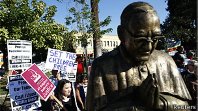 Estatua Óscar Romero, Los Angeles