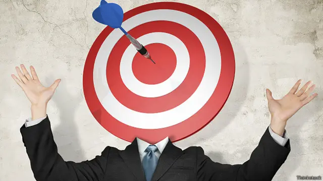 Начальник с мишенью вместо головы