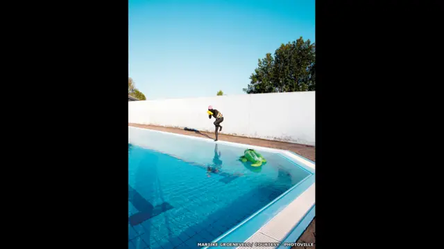 ډېری نندارتونونه لکه "نوي عکاسان" چې شلو ځوانو اروپايي عکاسانو چمتو کړی، به په کانتینرونو کې ښودل کېږي.