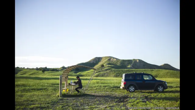 تر څنګ یې د موریګن مېک کارتي او الن وېنسلو د "ځوانانو جغرافیا" پروژه هم شته. 