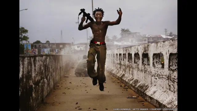 د فوټو وېلې ۲۰۱۴ کال د عکسونو په نندارتونونو کې نه یوازې مهم انځوریز اثرونه بلکه ویناوې، ورکشاپونه او صوتي او ویډیويي پروګرامونه هم په پام کې نیول شوې دي.