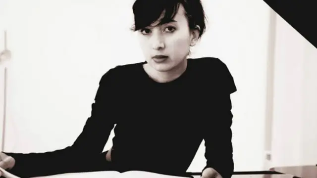 Азизанинг асарлари ҳам шарқона, ҳам ғарбона таъсирларга эга